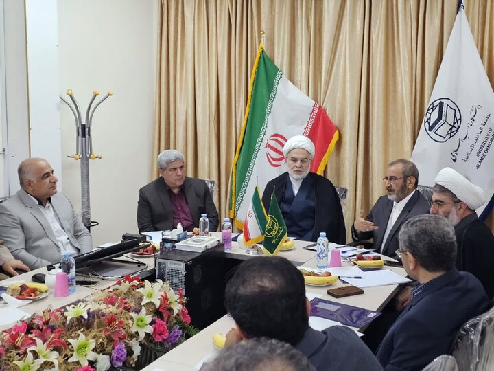 تصاویر/نشست شورای راهبری دانشگاه مذاهب اسلامی (شعبه کردستان) با حضور ریاست عالی دانشگاه