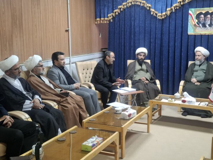 تصاویر/دیدار اعضای کانون بسیج وکلاء شهرستان با امام جمعه آران وبیدگل