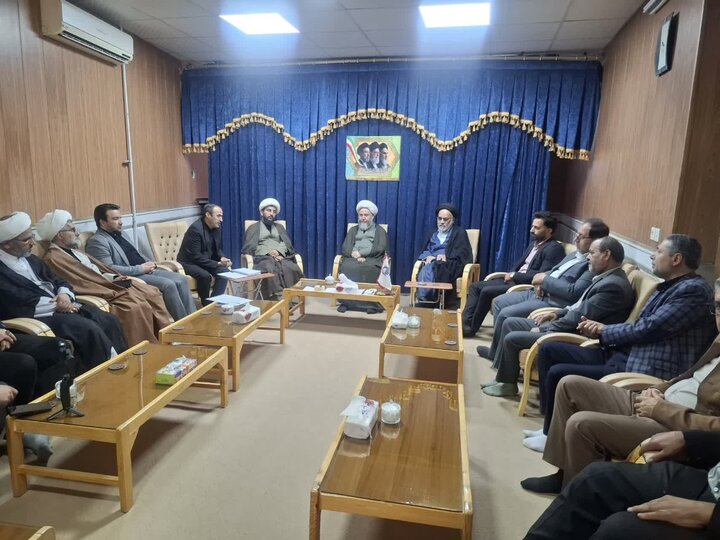 تصاویر/دیدار اعضای کانون بسیج وکلاء شهرستان با امام جمعه آران وبیدگل