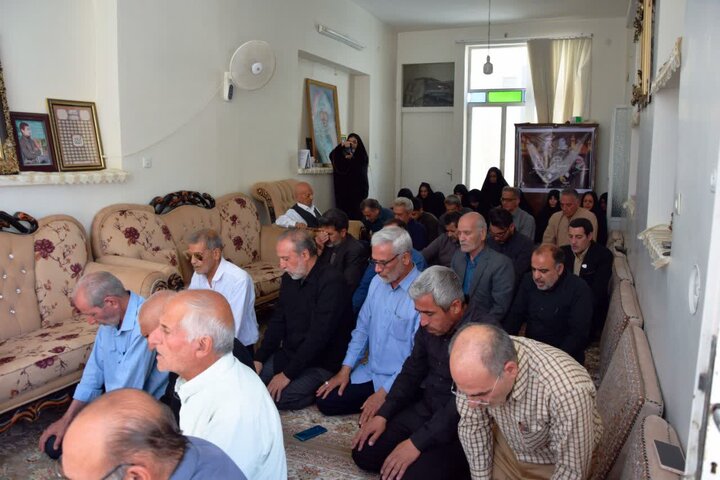 زیارت قبور شهداء ودیداربا خانواده شهیددر روز شهادت امام باقر (ع)با حضورامام جمعه آران وبیدگل