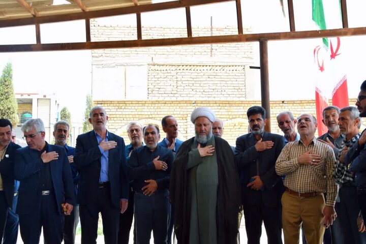 زیارت قبور شهداء ودیداربا خانواده شهیددر روز شهادت امام باقر (ع)با حضورامام جمعه آران وبیدگل