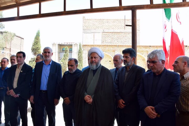 زیارت قبور شهداء ودیداربا خانواده شهیددر روز شهادت امام باقر (ع)با حضورامام جمعه آران وبیدگل