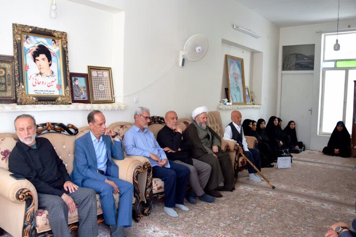 زیارت قبور شهداء ودیداربا خانواده شهیددر روز شهادت امام باقر (ع)با حضورامام جمعه آران وبیدگل