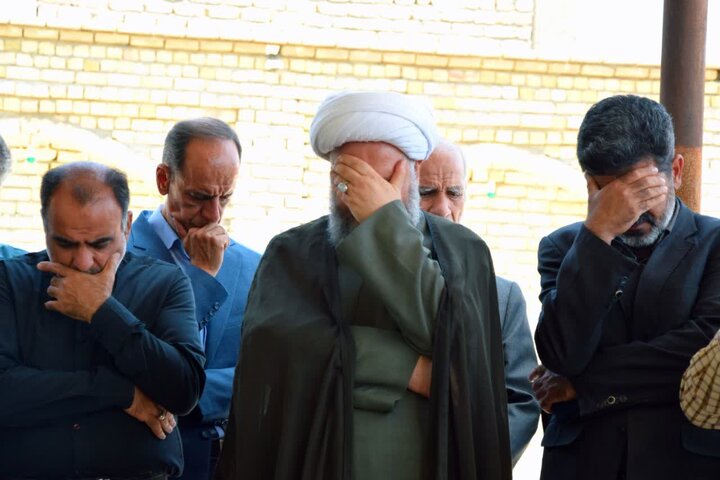 زیارت قبور شهداء ودیداربا خانواده شهیددر روز شهادت امام باقر (ع)با حضورامام جمعه آران وبیدگل