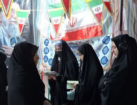 تصاویر/ فعالیت‌های فرهنگی و تبلیغی مدارس علمیه خواهران کردستان در موکب‌ها و تجمعات شبانه