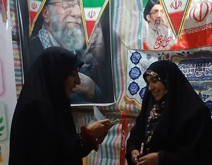 تصاویر/ فعالیت‌های فرهنگی و تبلیغی مدارس علمیه خواهران کردستان در موکب‌ها و تجمعات شبانه