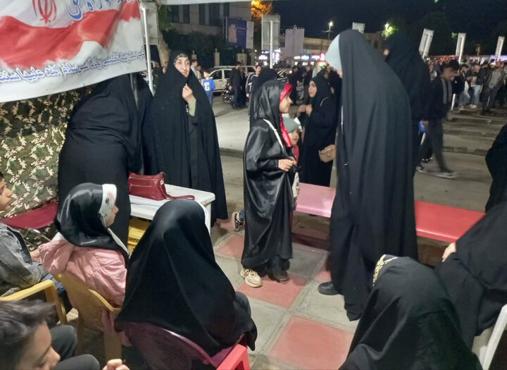 تصاویر/ فعالیت‌های فرهنگی و تبلیغی مدارس علمیه خواهران کردستان در موکب‌ها و تجمعات شبانه