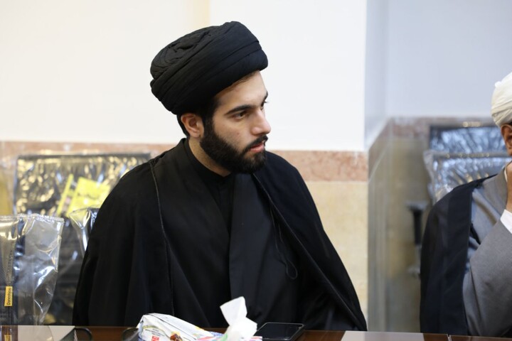 تصاویر/ نشست بصیرتی با حضور نائب رئيس شورای حوزه علمیه استان یزد برگزار شد