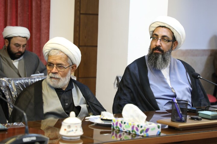 تصاویر/ نشست بصیرتی با حضور نائب رئيس شورای حوزه علمیه استان یزد برگزار شد
