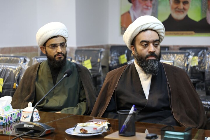 تصاویر/ نشست بصیرتی با حضور نائب رئيس شورای حوزه علمیه استان یزد برگزار شد