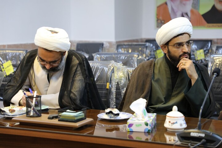 تصاویر/ نشست بصیرتی با حضور نائب رئيس شورای حوزه علمیه استان یزد برگزار شد