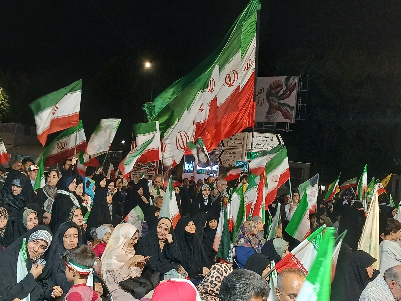اجتماع مردمی در عرصه میدان شریعتی مشهدمقدس