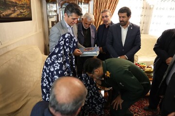 تصاویر / تجلیل از خانواده‌ شهدای سوم خرداد در همدان