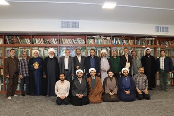تصاویر/ برگزاری کرسی نقد با عنوان «فلسفه اسلامی؛ توهم یا واقعیت»