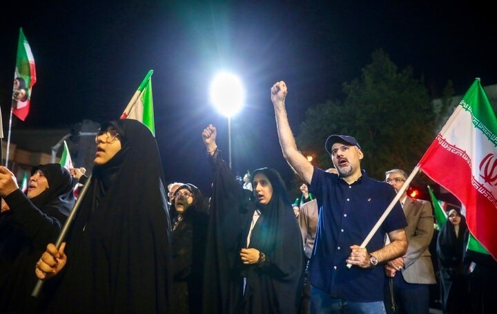 تصاویر/ تجمع حامیان وطن در منطقه ۱۳ تهران