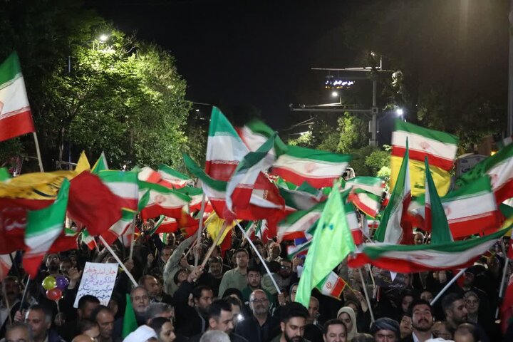 تصاویر/ هشتادو پنجمین  شب از  قرار  شبانه  مردم ارومیه در میدان ولایت فقیه