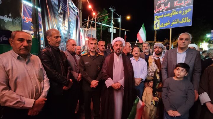 تصاویر/ تداوم حضور منسجم و با صلابت اقشار مختلف مردم شاهین دژ در تجمع دشمن‌ستیز شبانه