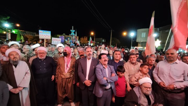 تصاویر/ تداوم حضور منسجم و با صلابت اقشار مختلف مردم شاهین دژ در تجمع دشمن‌ستیز شبانه