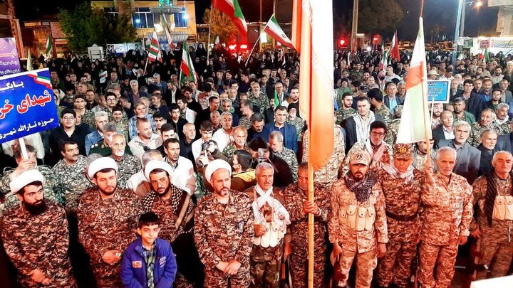 تصاویر/ تداوم حضور منسجم و با صلابت اقشار مختلف مردم شاهین دژ در تجمع دشمن‌ستیز شبانه