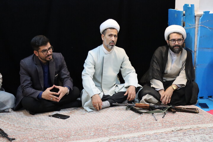 تصاویر/ دورۀ آموزشی آشنایی با اسلحه در مدارس علمیه اردبیل