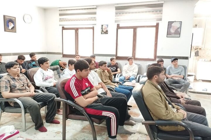 تصاویر/ نشست صمیمی امام جمعه کنگاور با اعضاء انجمن اسلامی دانش‌آموزی