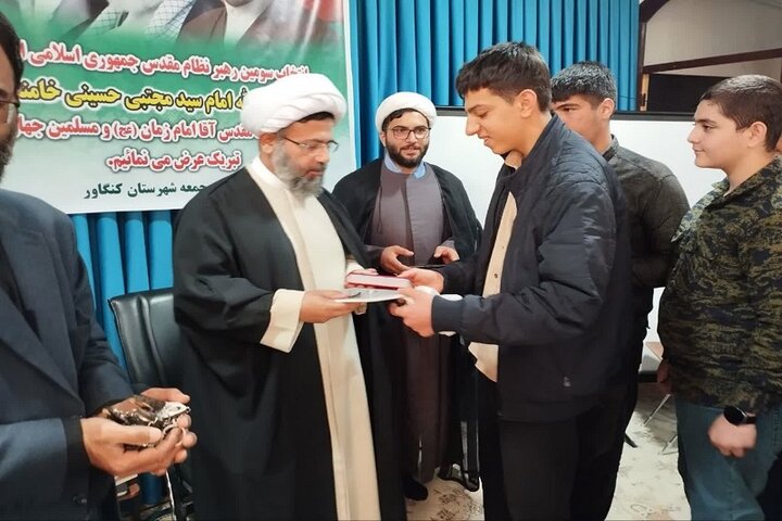 تصاویر/ نشست صمیمی امام جمعه کنگاور با اعضاء انجمن اسلامی دانش‌آموزی