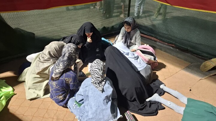 تصاویر| موکب جهاد تبیین مدرسه علمیه حضرت نرجس س در میدان اجتماعات شهید رئیسی