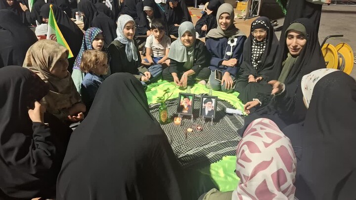 تصاویر| موکب جهاد تبیین مدرسه علمیه حضرت نرجس س در میدان اجتماعات شهید رئیسی
