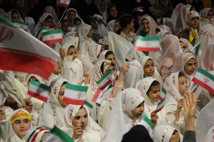 تصاویر / برگزاری مراسم جشن تکلیف دختران اسدآبادی در شب‌های اقتدار