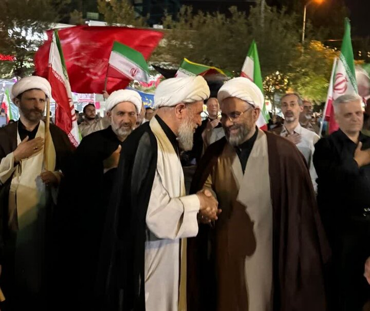 تصاویر/ هشتاد و پنجمین اجتماع اهالی مسجد حضرت علی بن موسی الرضا (ع) در دفاع از انقلاب و وطن