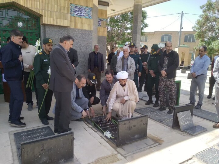 تصاویر / عطر افشانی گلزار مطهر شهدا در شهرستان های استان همدان همزمان با سالروز آزادسازی خرمشهر