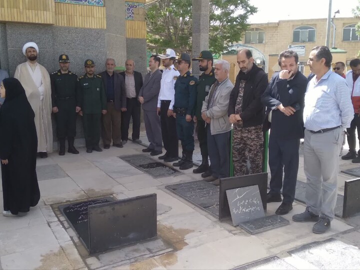 تصاویر / عطر افشانی گلزار مطهر شهدا در شهرستان های استان همدان همزمان با سالروز آزادسازی خرمشهر