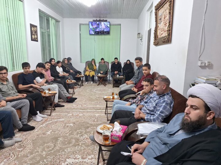 تصاویر/ نشست استعداد سنجی دانش آموزان مستعد ورود به حوزه علمیه در تالش