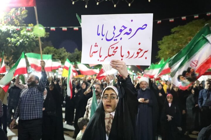 تصاویر/ هشتاد و پنجمین شب اجتماع مردمی «شب‌های اقتدار» همزمان با سالروز آزادسازی خرمشهر