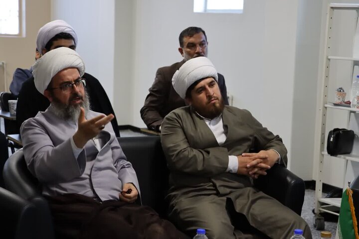 تصاویر/ برگزاری کرسی نقد با عنوان «فلسفه اسلامی؛ توهم یا واقعیت»
