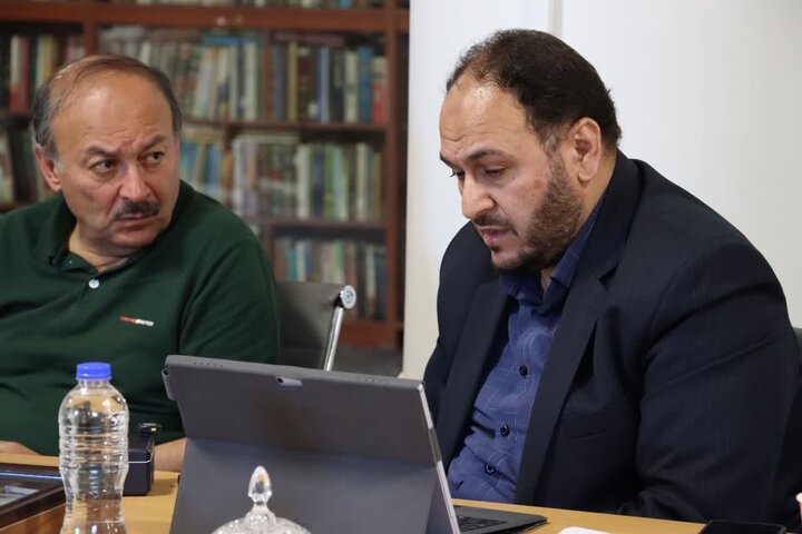 تصاویر/ برگزاری کرسی نقد با عنوان «فلسفه اسلامی؛ توهم یا واقعیت»