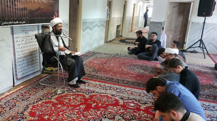تصاویر/ برگزاری مراسم شهادت  امام محمد باقر (ع) در مدرسه علمیه قروه
