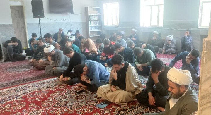 تصاویر/ برگزاری مراسم شهادت  امام محمد باقر (ع) در مدرسه علمیه قروه