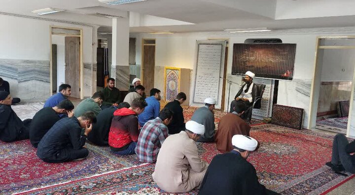 تصاویر/ برگزاری مراسم شهادت  امام محمد باقر (ع) در مدرسه علمیه قروه