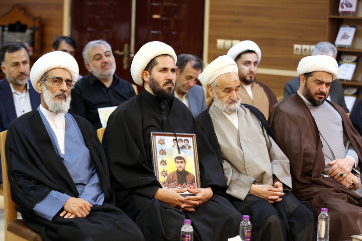 تصاویر/ مراسم تجلیل و تکریم از خانواده های شهدای روحانیت در جنگ رمضان توسط آستان مقدس امام حسین علیه السلام در استان قم