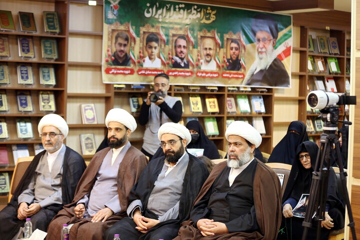 تصاویر/ مراسم تجلیل و تکریم از خانواده های شهدای روحانیت در جنگ رمضان توسط آستان مقدس امام حسین علیه السلام در استان قم