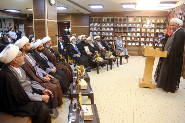 تصاویر/ مراسم تجلیل و تکریم از خانواده های شهدای روحانیت در جنگ رمضان توسط آستان مقدس امام حسین علیه السلام در استان قم