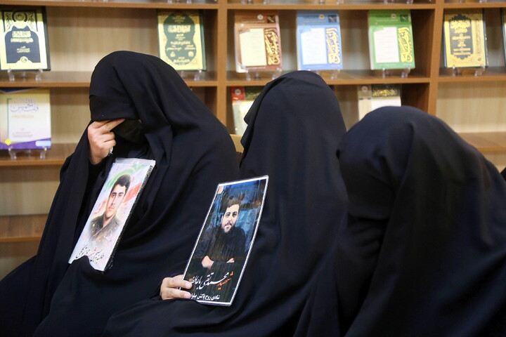 تصاویر/ مراسم تجلیل و تکریم از خانواده های شهدای روحانیت در جنگ رمضان توسط آستان مقدس امام حسین علیه السلام در استان قم
