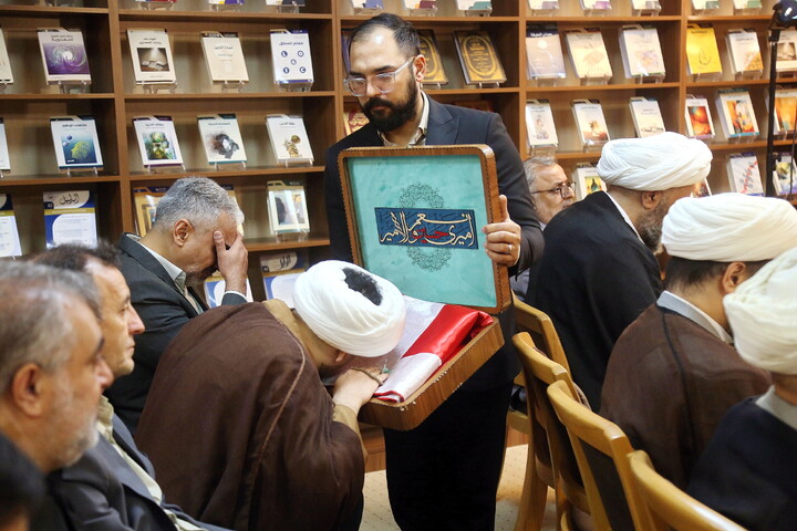 تصاویر/ مراسم تجلیل و تکریم از خانواده های شهدای روحانیت در جنگ رمضان توسط آستان مقدس امام حسین علیه السلام در استان قم