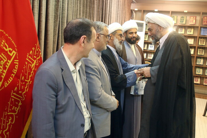 تصاویر/ مراسم تجلیل و تکریم از خانواده های شهدای روحانیت در جنگ رمضان توسط آستان مقدس امام حسین علیه السلام در استان قم