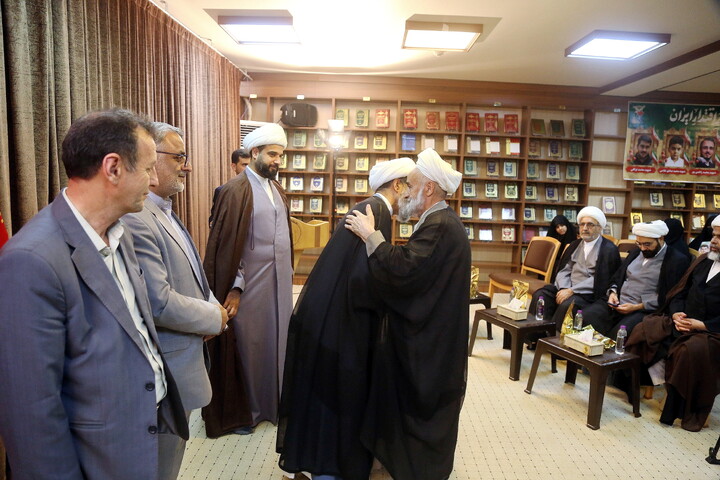 تصاویر/ مراسم تجلیل و تکریم از خانواده های شهدای روحانیت در جنگ رمضان توسط آستان مقدس امام حسین علیه السلام در استان قم