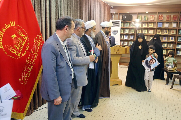 تصاویر/ مراسم تجلیل و تکریم از خانواده های شهدای روحانیت در جنگ رمضان توسط آستان مقدس امام حسین علیه السلام در استان قم