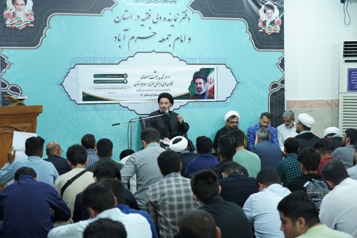 تصاویر/ تجدید بیعت اعضای کانون های فرهنگی هنری مساجد لرستان با امام امت