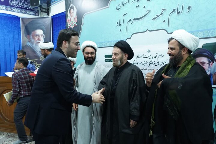 تصاویر/ تجدید بیعت اعضای کانون های فرهنگی هنری مساجد لرستان با امام امت