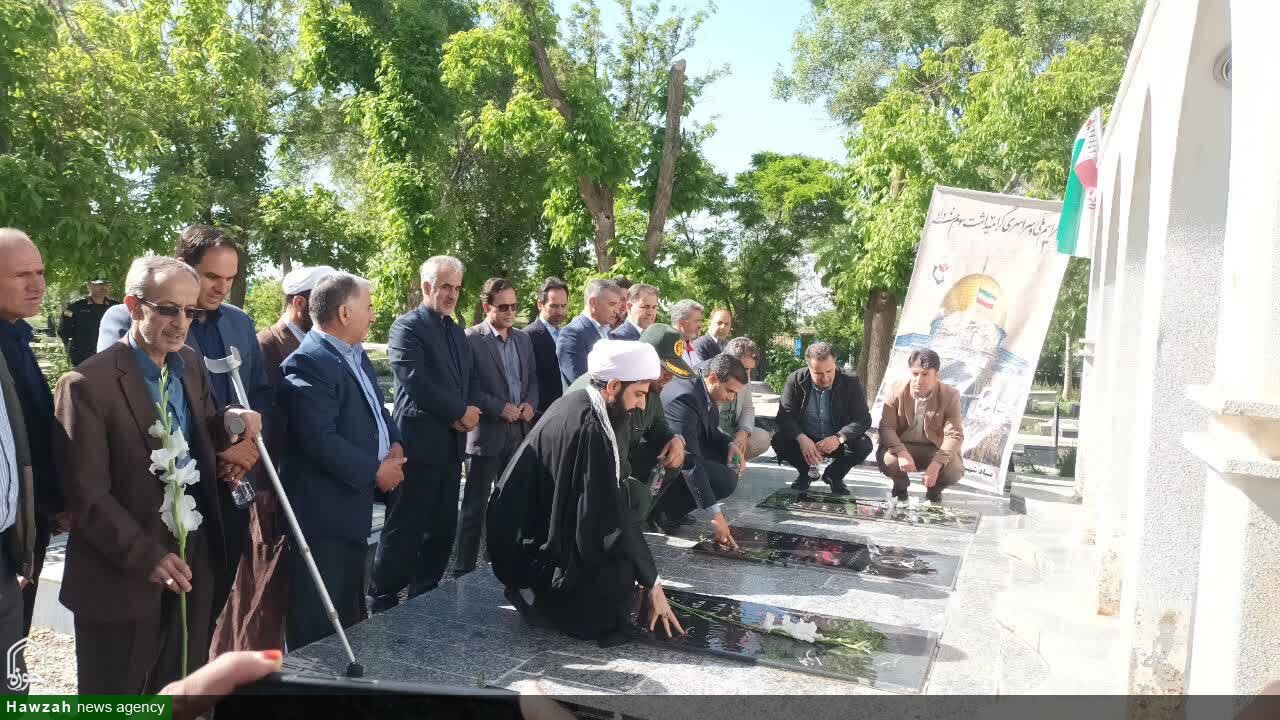 تصاویر / عطر افشانی گلزار مطهر شهدا در شهرستان های استان همدان همزمان با سالروز آزادسازی خرمشهر